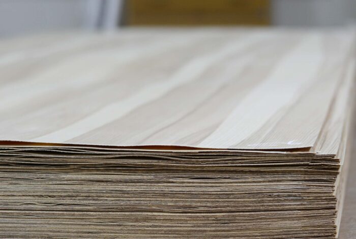 Närbild på fogade faner